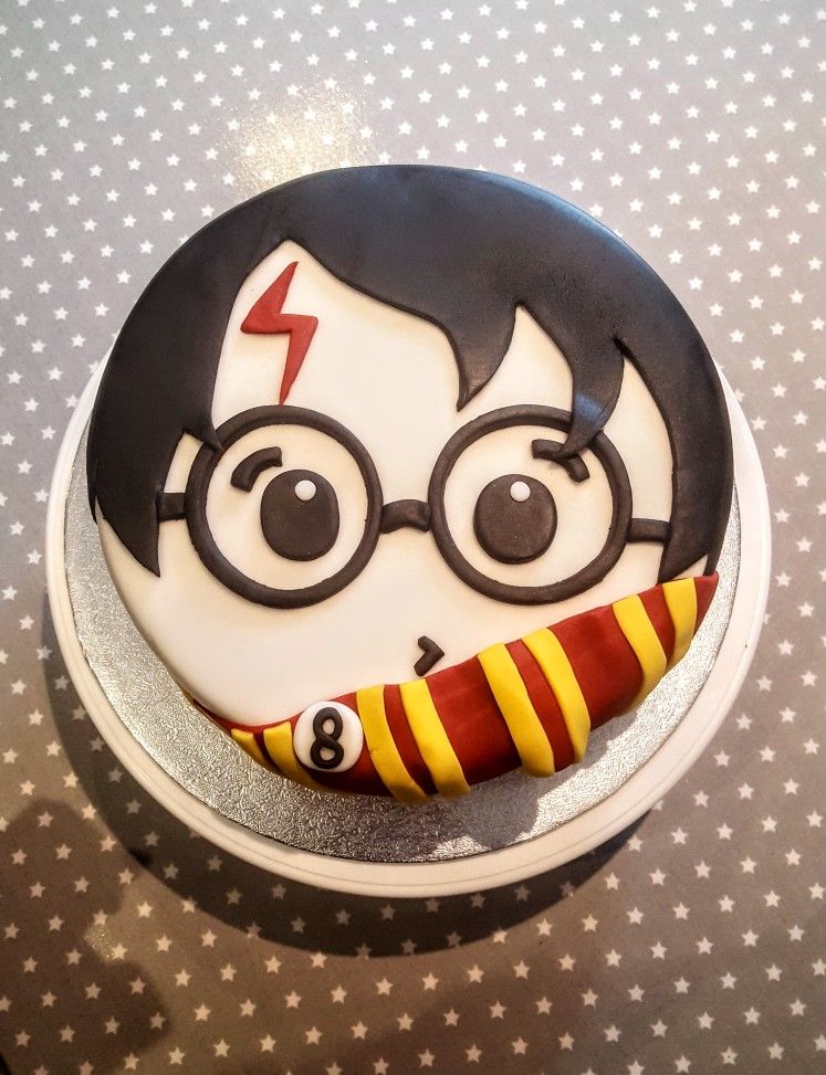 Harry potter face cake